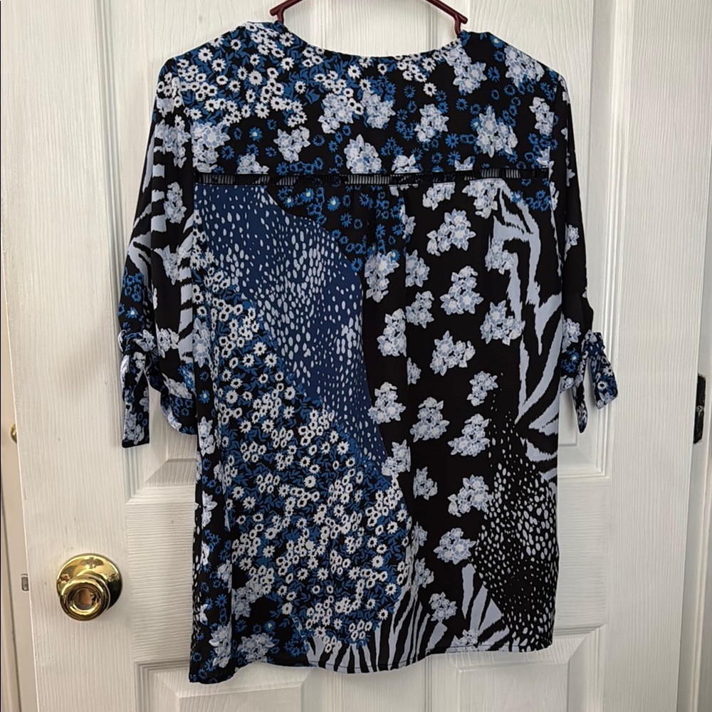 Women's Black and Blue Patterned Top - Picture 6 of 7